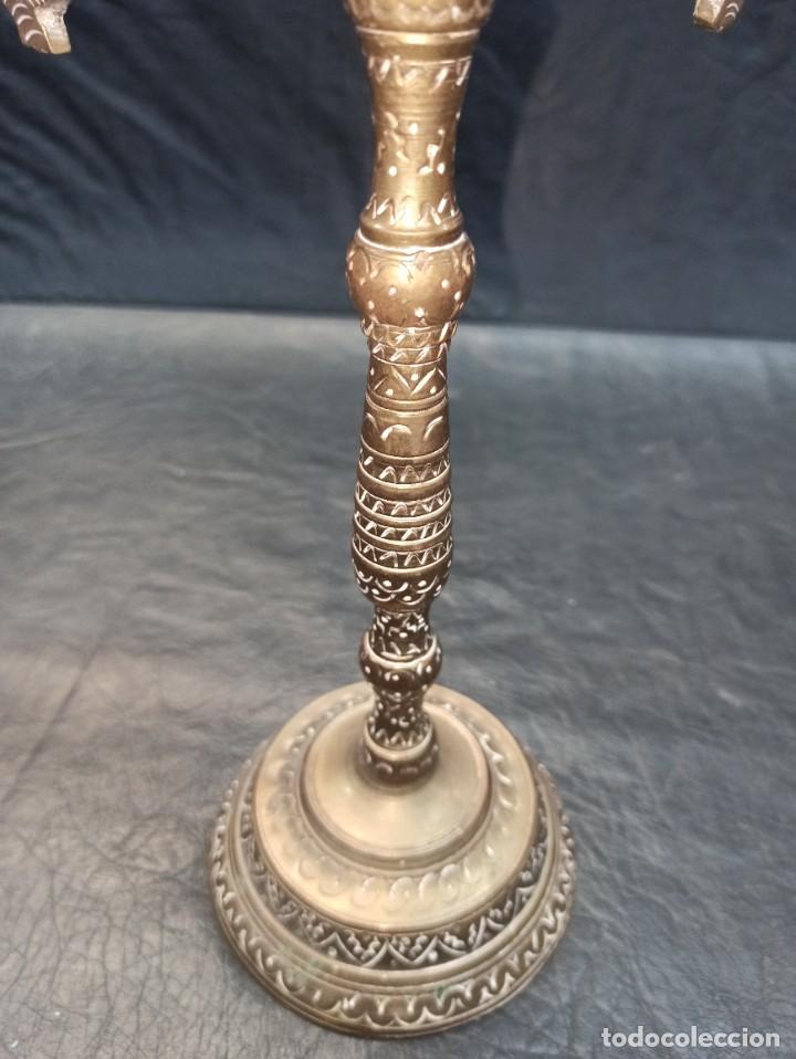 Antig&uuml;edades: Excelente portavelas de bronce. Candelabro. Centro - Foto 4