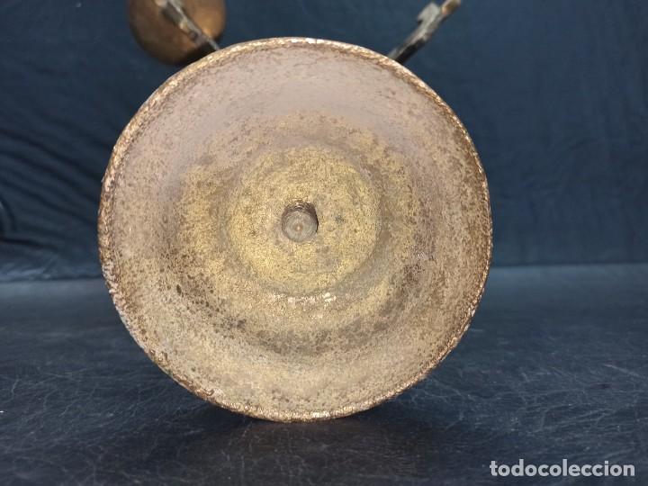 Antig&uuml;edades: Excelente portavelas de bronce. Candelabro. Centro - Foto 6