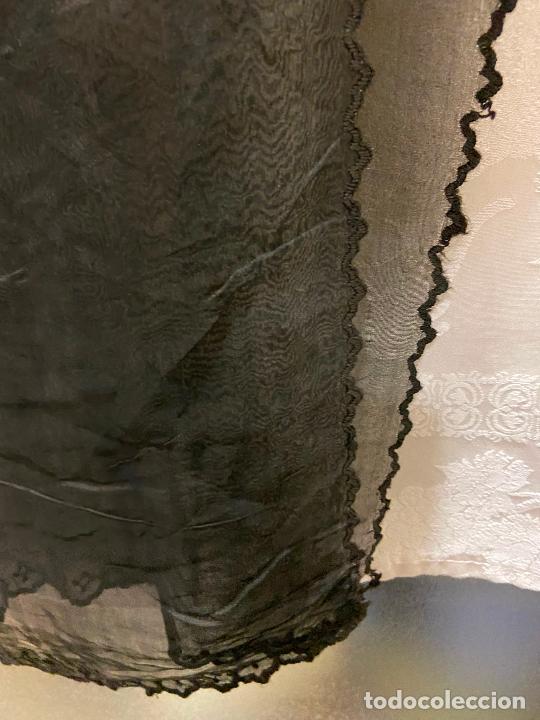 Antig&uuml;edades: 90.- mantilla de tul negro. Deteriorada - Foto 5