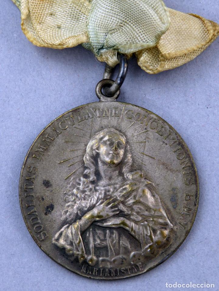 Antig&uuml;edades: Medalla Inmaculada Marianista con cinta - Foto 1