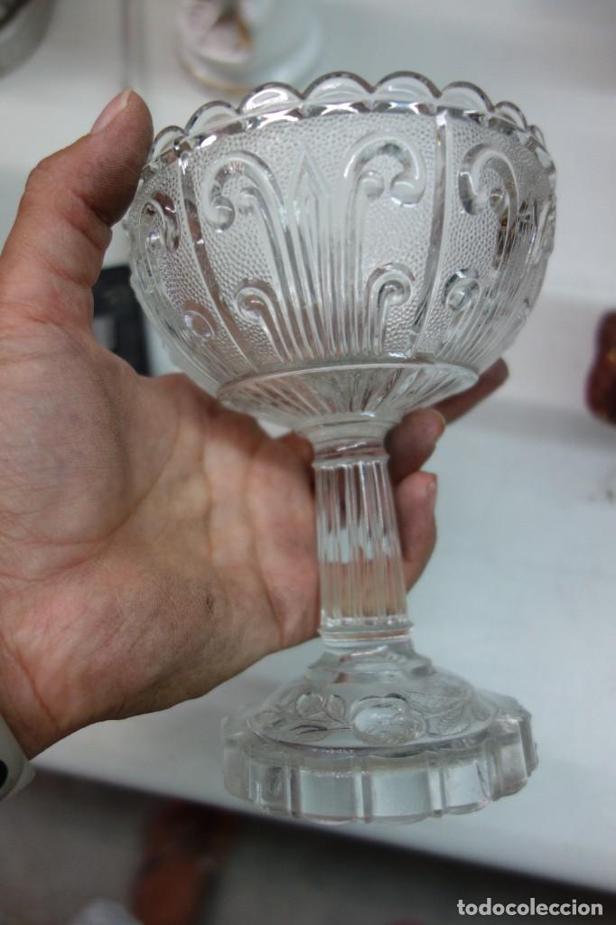 Antig&uuml;edades: COPA DE CRISTAL PRENSADO PARA HELADO - Foto 1