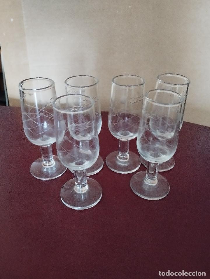 Antig&uuml;edades: 6 copas de vino con cristal labrado - Foto 1