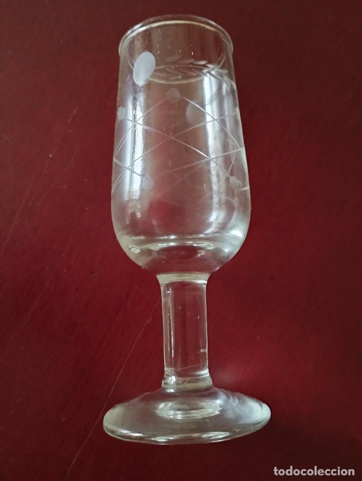 Antig&uuml;edades: 6 copas de vino con cristal labrado - Foto 2