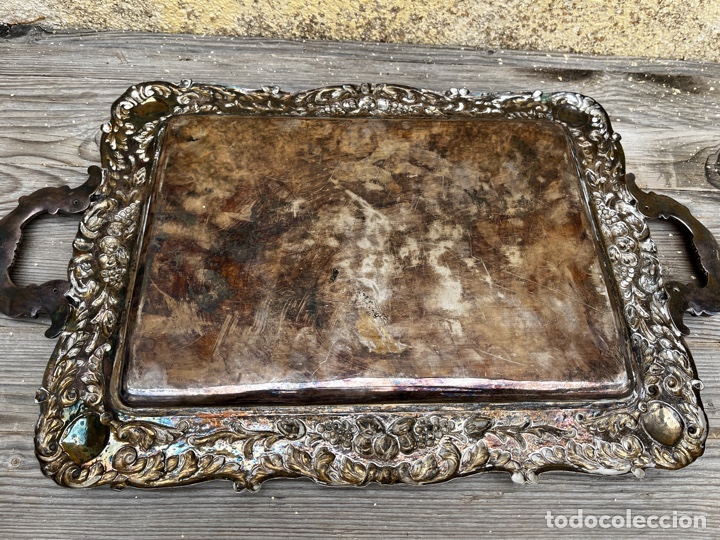 Antig&uuml;edades: Bandeja en laton plateado con greca profusamente decorada. - Foto 12