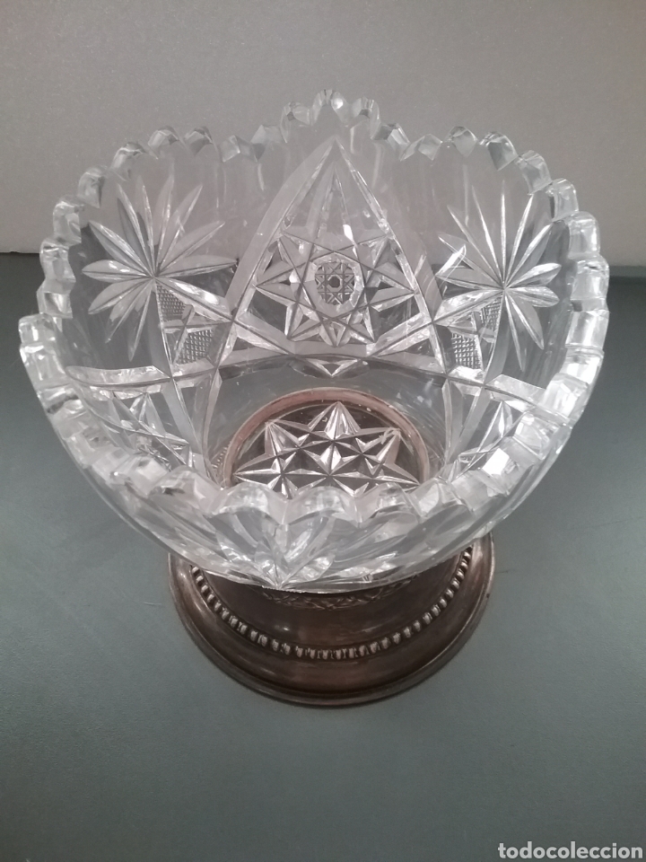 Antig&uuml;edades: Centro en cristal tallado con base en plata - Foto 2