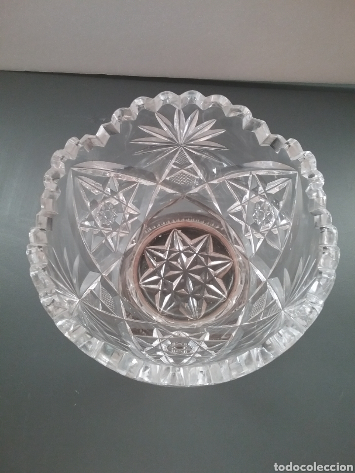 Antig&uuml;edades: Centro en cristal tallado con base en plata - Foto 4