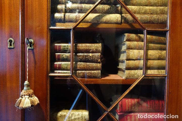 Antig&uuml;edades: Librer&iacute;a inglesa del s. XVIII - Foto 3