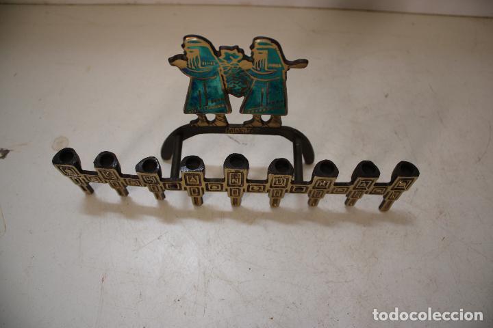 Antig&uuml;edades: candelabro chanuka de bronce y esmalte - Foto 3