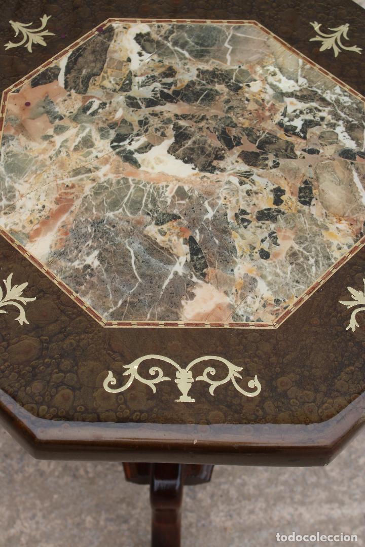 Antig&uuml;edades: top de mesa oct&aacute;gono en madera simil marmol - Foto 6