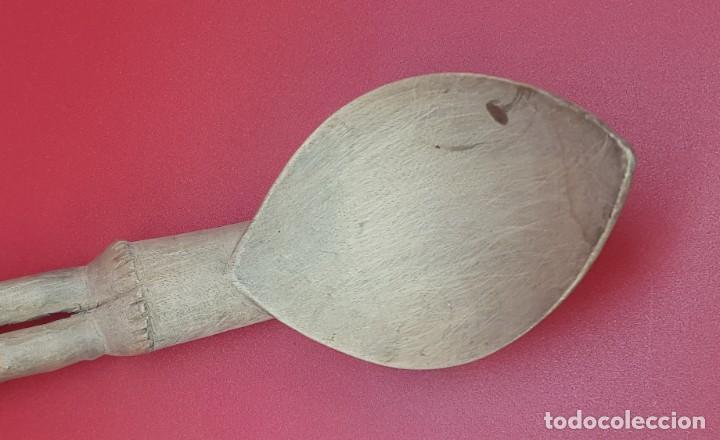 Antig&uuml;edades: Cuchara tallada &eacute;tnica - Foto 3