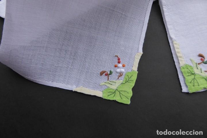 Antig&uuml;edades: CUATRO SERVILLETAS DE T&Eacute; DE LINO - Foto 2