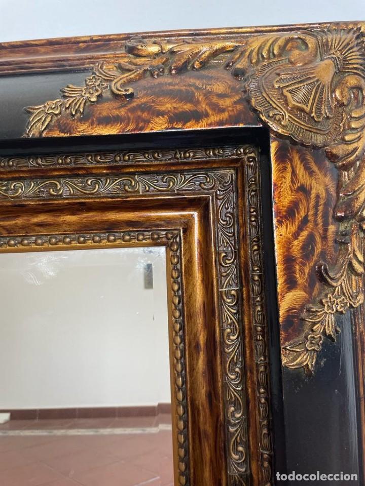 Antig&uuml;edades: ESPEJO BISELADO ESTILO ISABELINO, MARCO POLICROMADO. - Foto 4