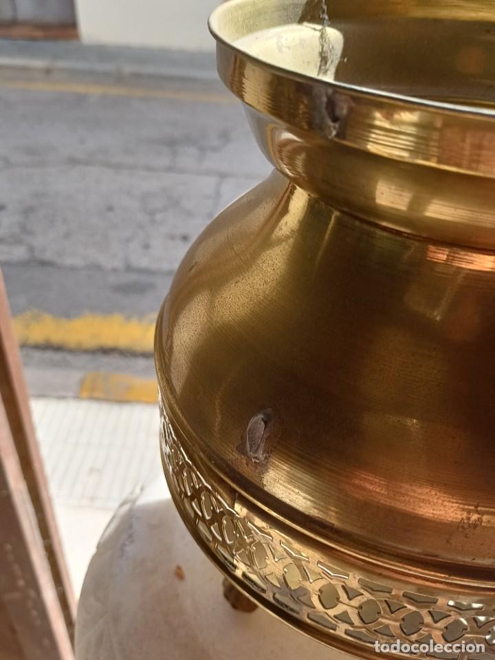 Antig&uuml;edades: MACETERO DE METAL DORADO - Foto 3