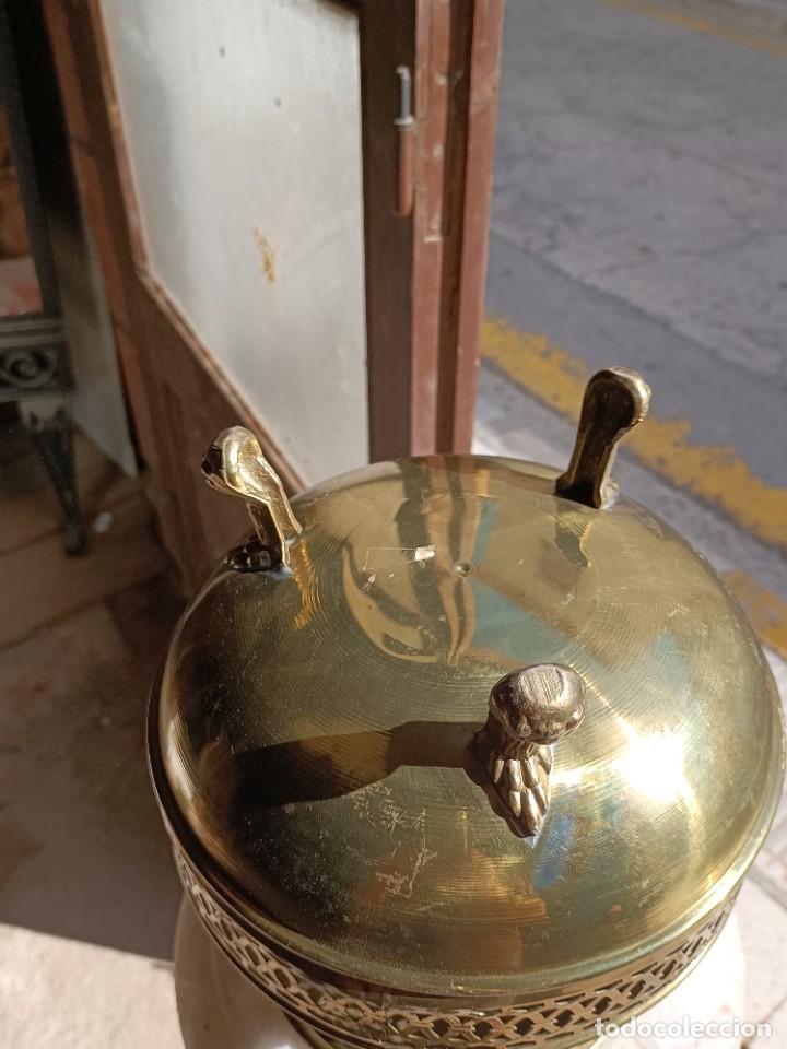 Antig&uuml;edades: MACETERO DE METAL DORADO - Foto 5