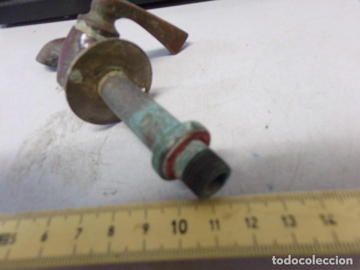 Antig&uuml;edades: ESTAMOS LIQUIDANDO. Antiguo Grifo de Bronce - Lat&oacute;n - Foto 2