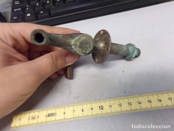 Antig&uuml;edades: ESTAMOS LIQUIDANDO. Antiguo Grifo de Bronce - Lat&oacute;n - Foto 3