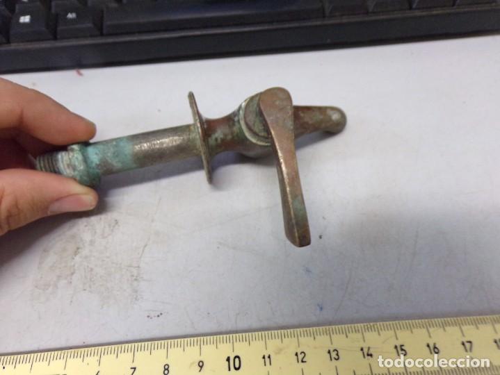 Antig&uuml;edades: ESTAMOS LIQUIDANDO. Antiguo Grifo de Bronce - Lat&oacute;n - Foto 4