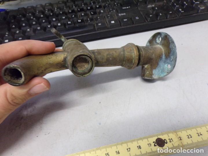Antig&uuml;edades: ESTAMOS LIQUIDANDO. Antiguo Grifo de Bronce - Lat&oacute;n - Foto 3