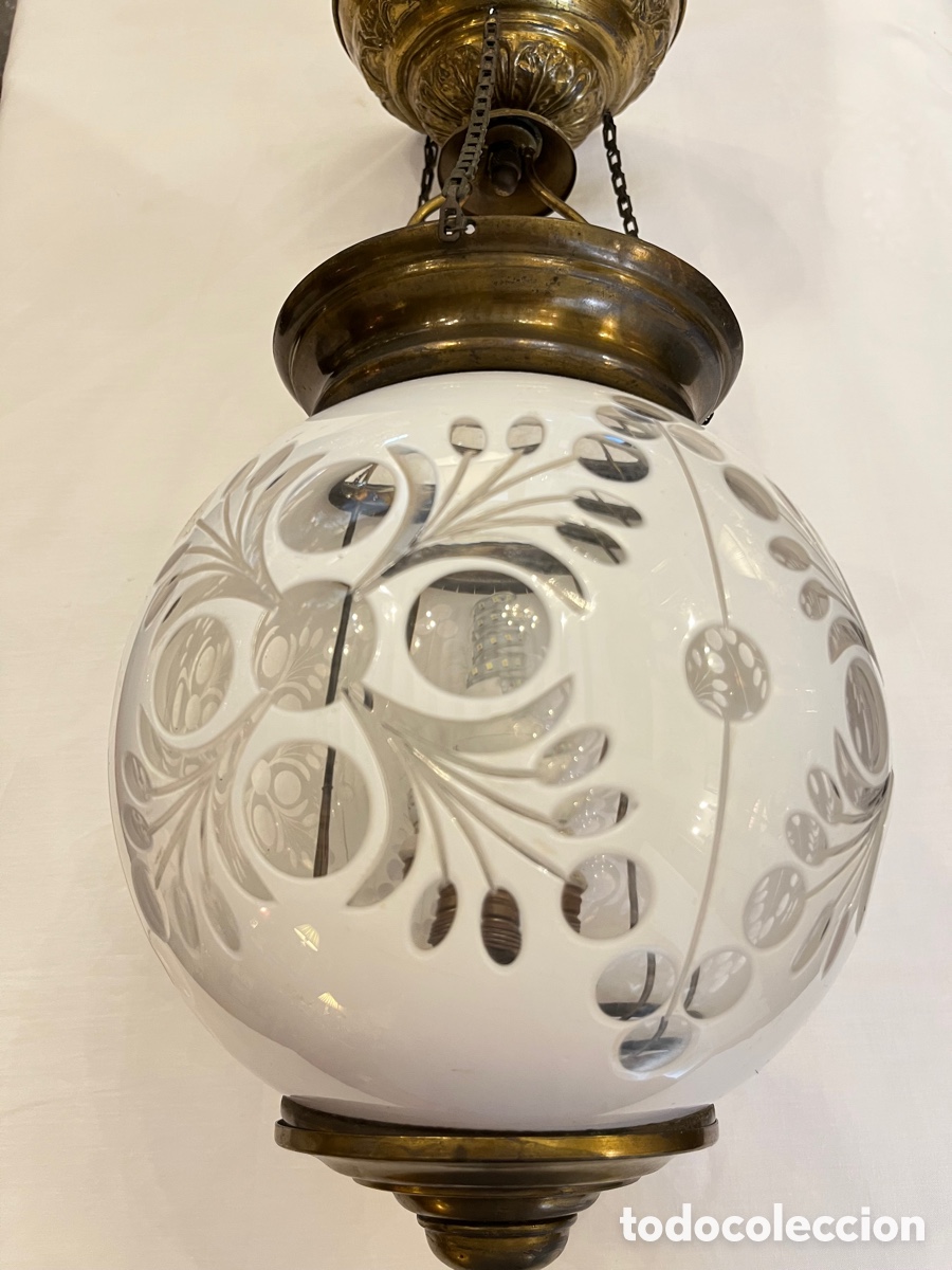 Antig&uuml;edades: Lampara farol bronce y Cristal opalina - Foto 2