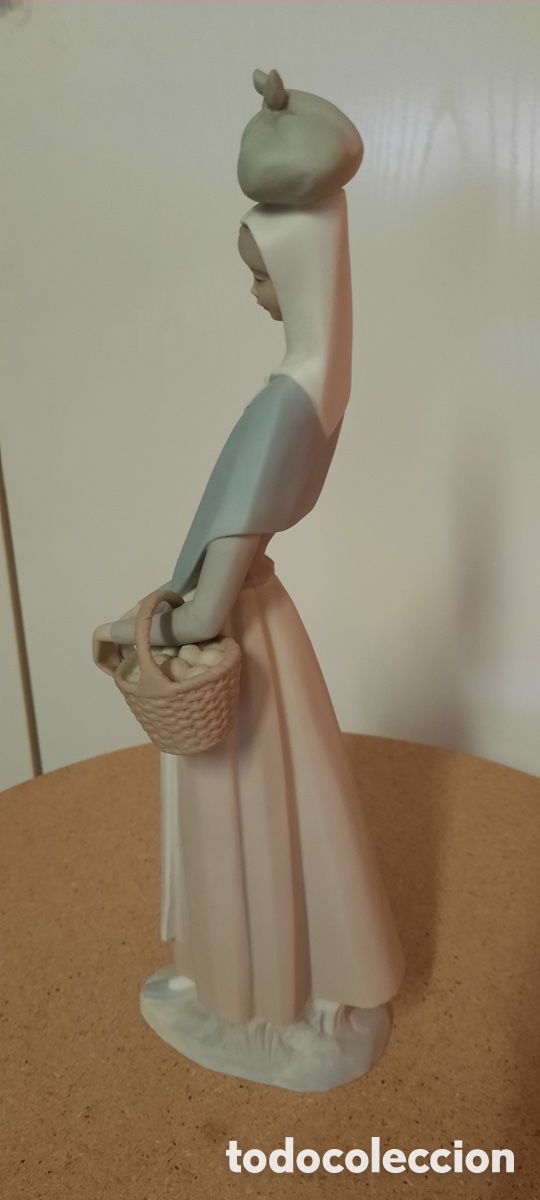 Antig&uuml;edades: Figura de Lladr&oacute;. Mujer con cesta - Foto 4