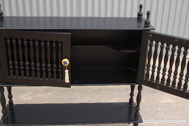 Antig&uuml;edades: mueble auxiliar negro de madera - Foto 7