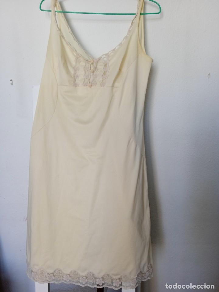 Antig&uuml;edades: Enaguas o camis&oacute;n vintage - Foto 1
