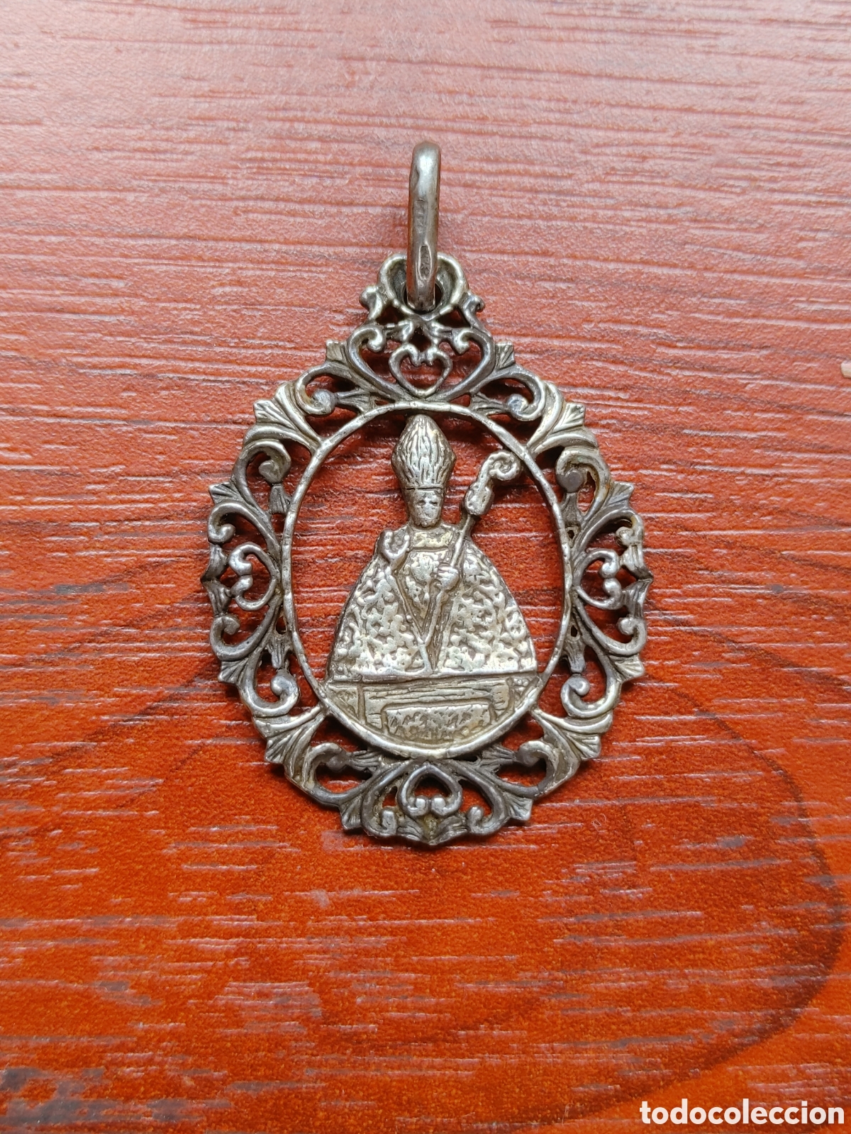 Antig&uuml;edades: Medalla de plata calada. - Foto 1