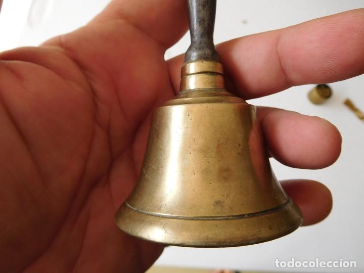 Antig&uuml;edades: Campana antigua de bronce y hierro - Foto 3