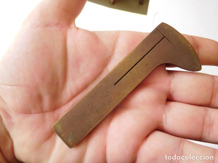 Antig&uuml;edades: Pie de rey antiguo de bronce metros e inches - Foto 2