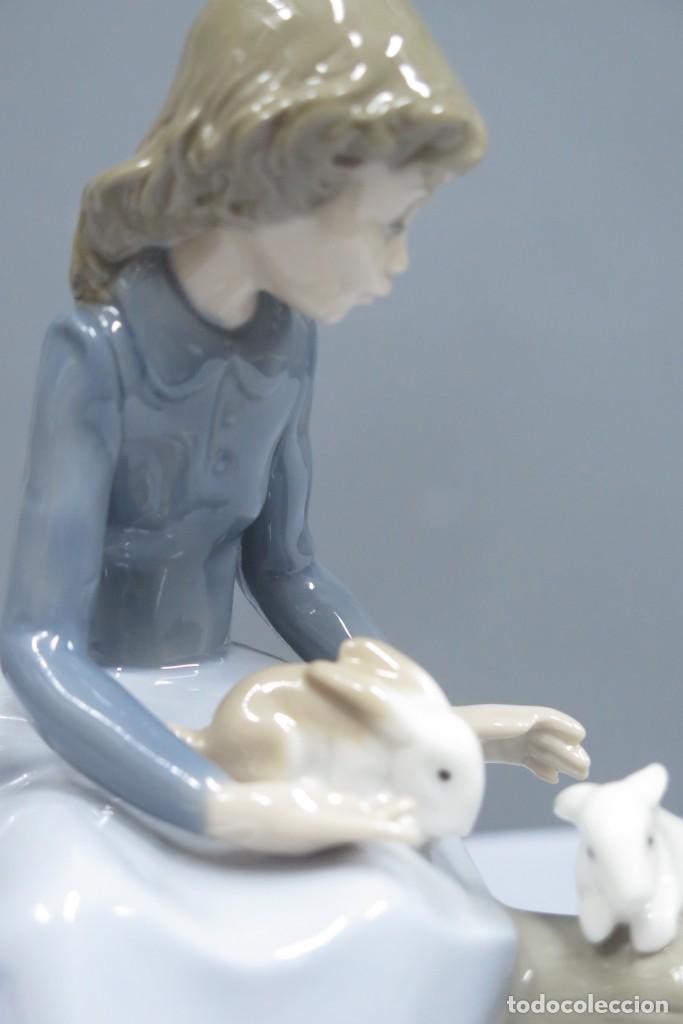 Antig&uuml;edades: JOVEN CON CONEJOS. NAO LLADRO - Foto 3