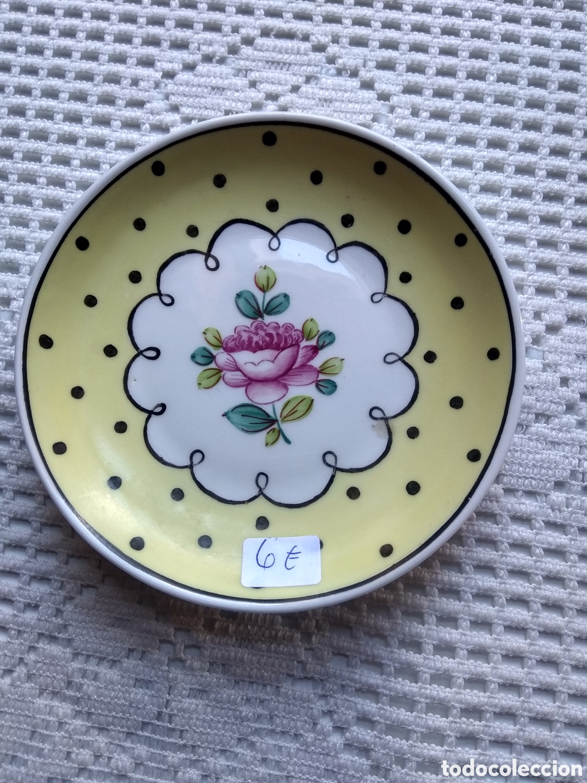 Antig&uuml;edades: PLATO DE CAF&Eacute; . CON FLOR Y LUNARES - Foto 1