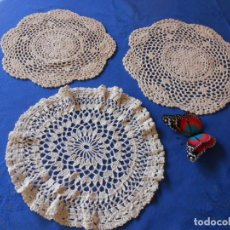 Antigüedades: LOTE 3 ANTIQUO TAPETES, HECHO A MANO CROCHET.PERLE BEIGE 24 CM. Lote 363228575