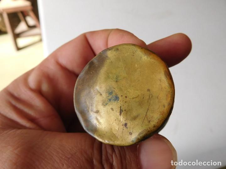 Antig&uuml;edades: Bote antiguo de bronce y cloisone - Foto 5