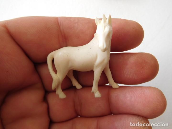 Antig&uuml;edades: Conjunto de 7 caballos de marfil vintage - Foto 8