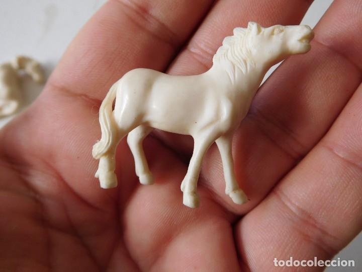 Antig&uuml;edades: Conjunto de 7 caballos de marfil vintage - Foto 10