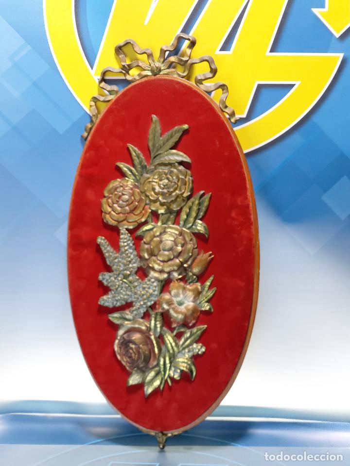 Antig&uuml;edades: Cuadro con Flores de bronce. - Foto 1