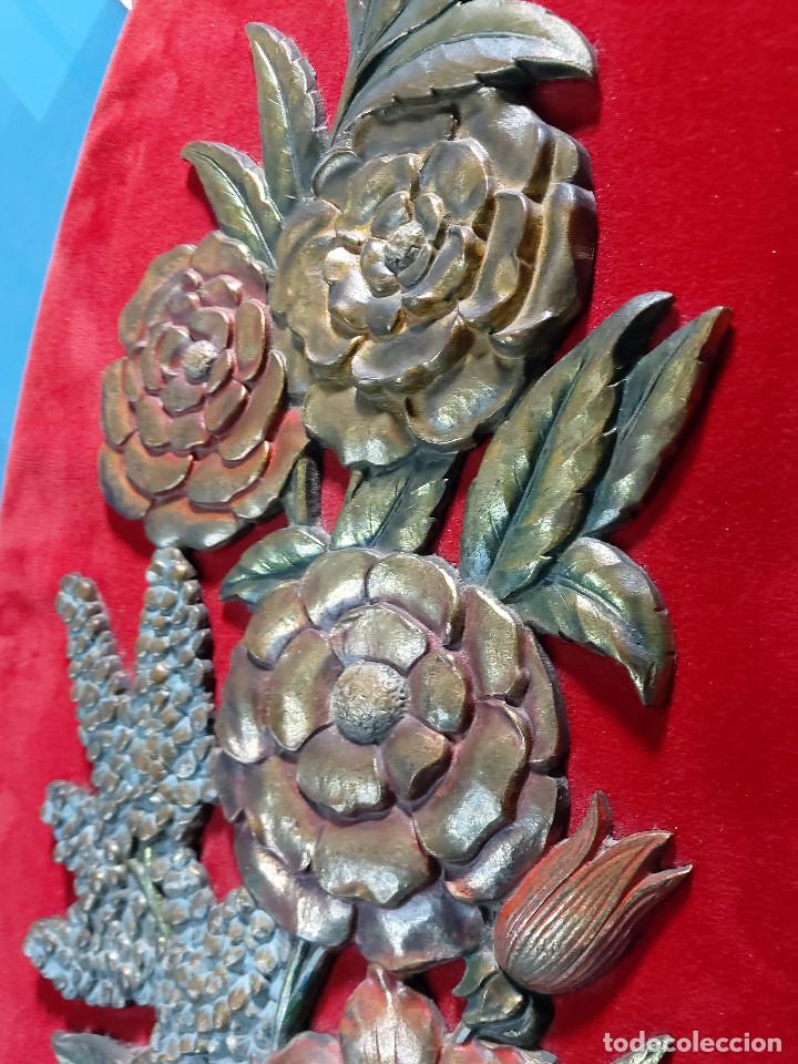Antig&uuml;edades: Cuadro con Flores de bronce. - Foto 5