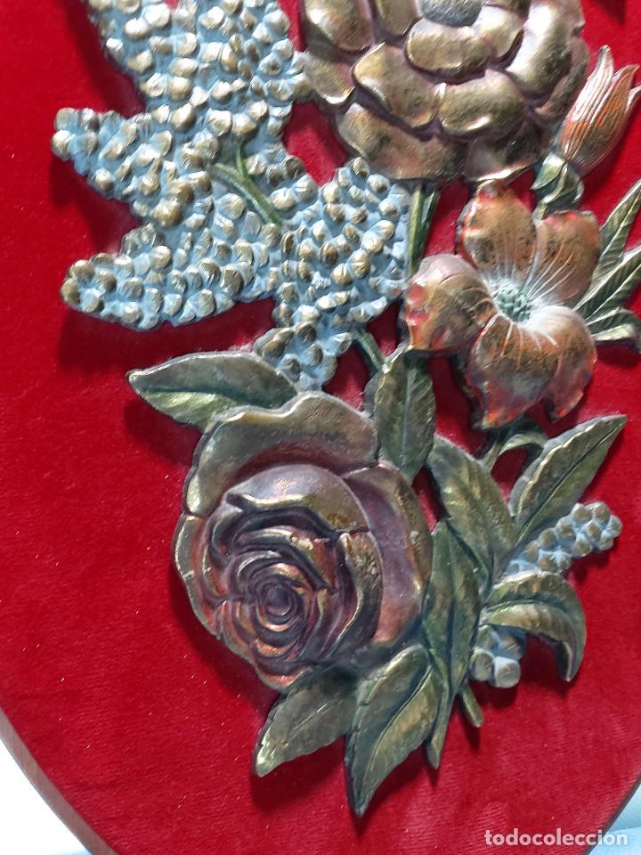 Antig&uuml;edades: Cuadro con Flores de bronce. - Foto 6