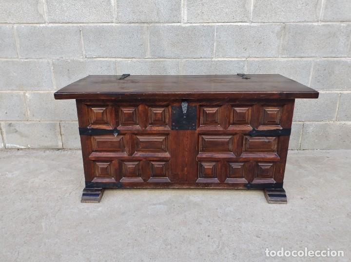 antiguo arcón de gran tamaño en madera de encin - Compra venta en  todocoleccion