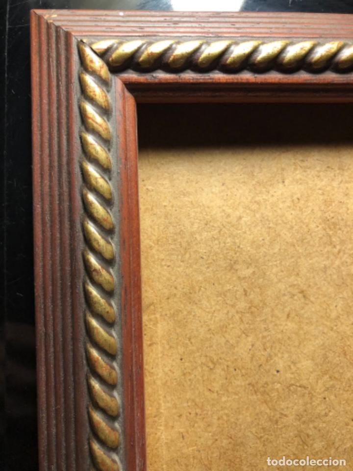 Antig&uuml;edades: MARCO EN MADERA TALLADA Y DECORADO CON PAN DE ORO - Foto 2