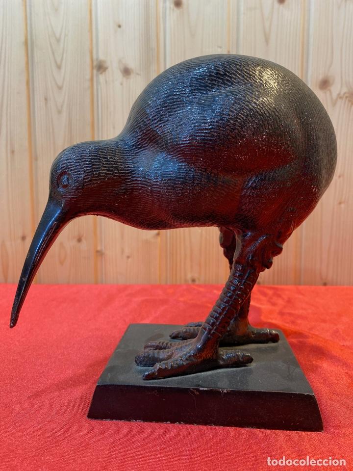 Antig&uuml;edades: FIGURA PAJARO KIWI - Foto 3