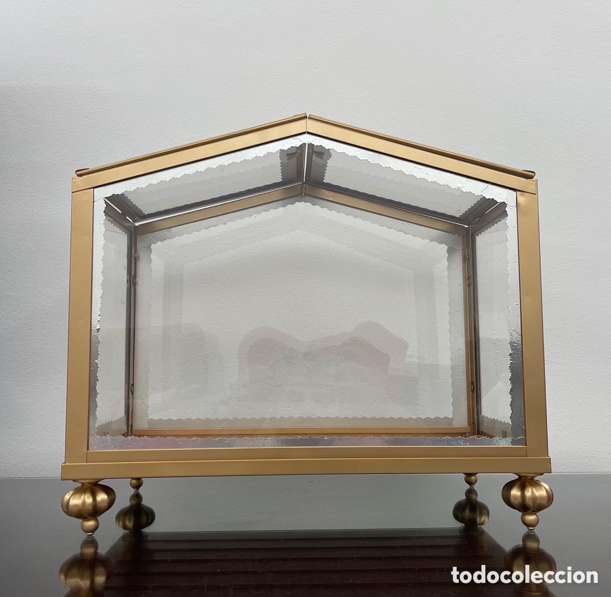 Antig&uuml;edades: Urna de metal dorada - Foto 1