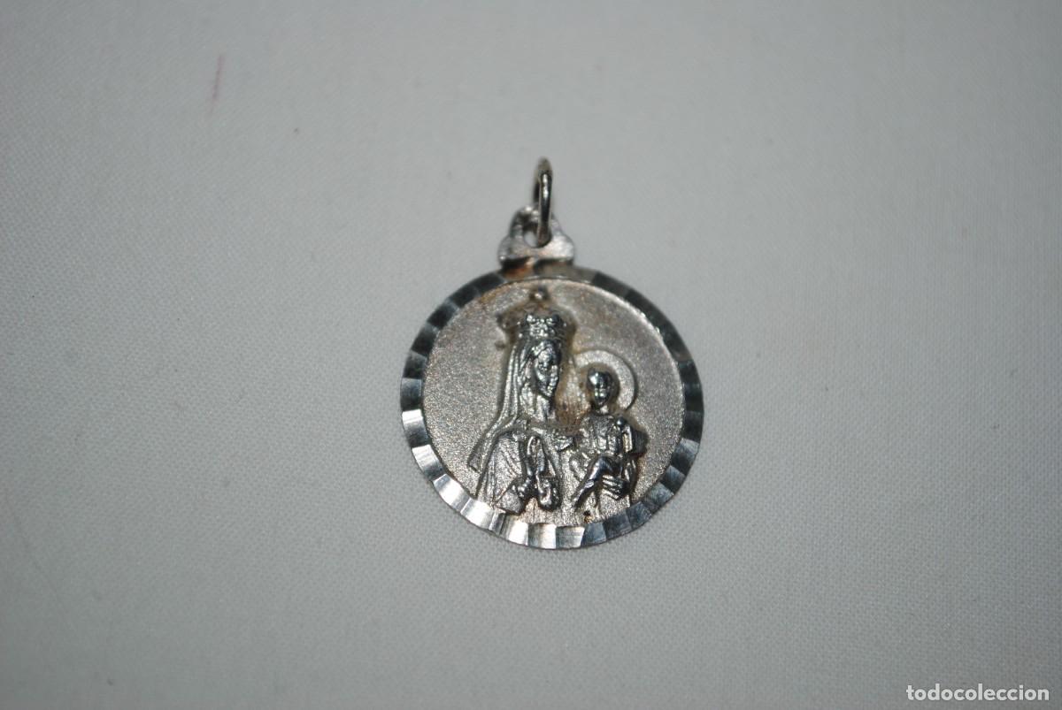 Antig&uuml;edades: MEDALLA DE PLATA , VIRGEN DEL CARMEN . - Foto 1