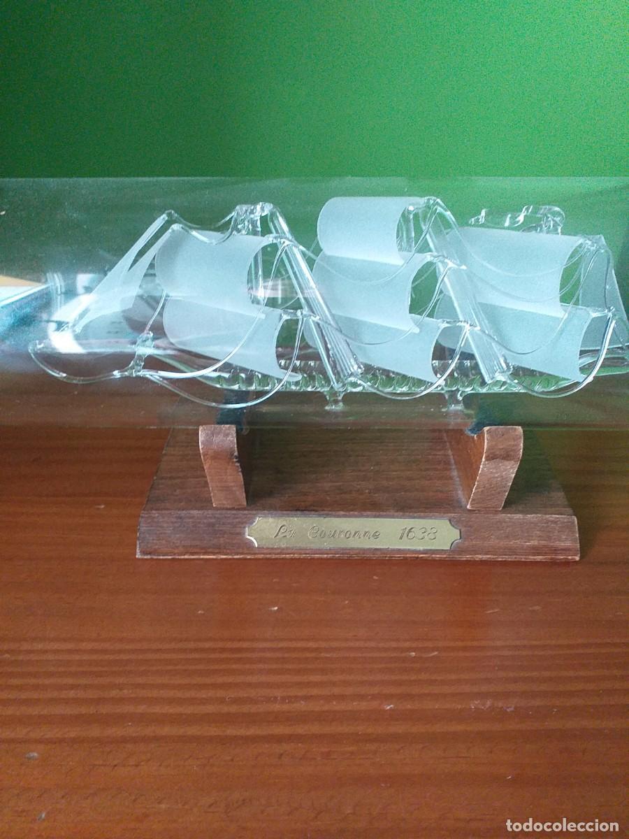 Antig&uuml;edades: Barco de cristal metido en una botella - Foto 2