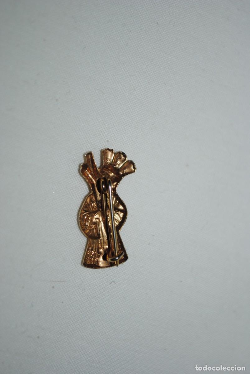 Antig&uuml;edades: BROCHE DEL CRISTO NAZARENO . - Foto 2