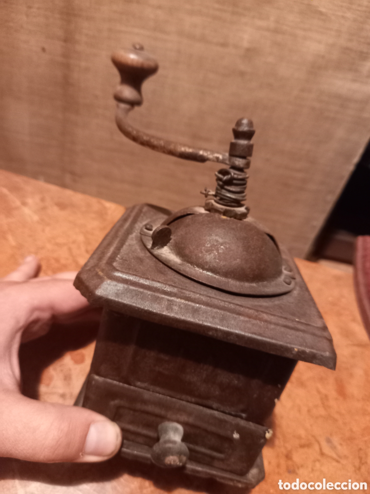 Molinillo de caf&eacute; Elma primera &eacute;poca modelo 00