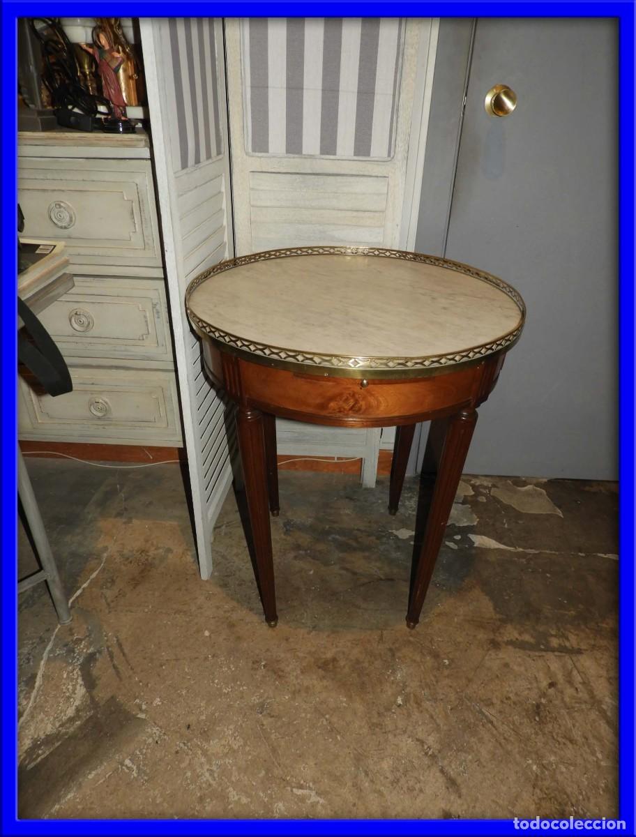 Antig&uuml;edades: MESA DE CENTRO DE NOGAL CON SU MARMOL Y BARANDILLA DE BRONCE - Foto 1