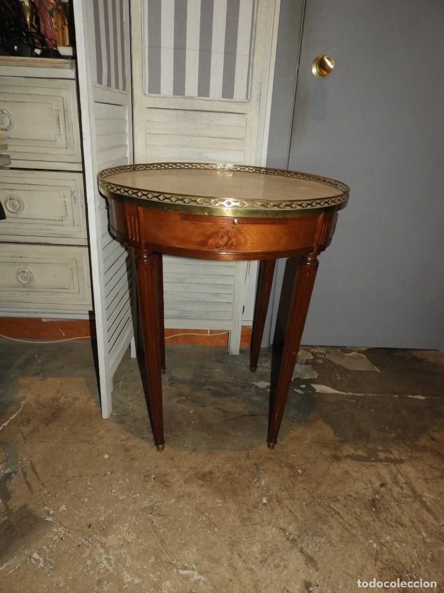 Antig&uuml;edades: MESA DE CENTRO DE NOGAL CON SU MARMOL Y BARANDILLA DE BRONCE - Foto 2