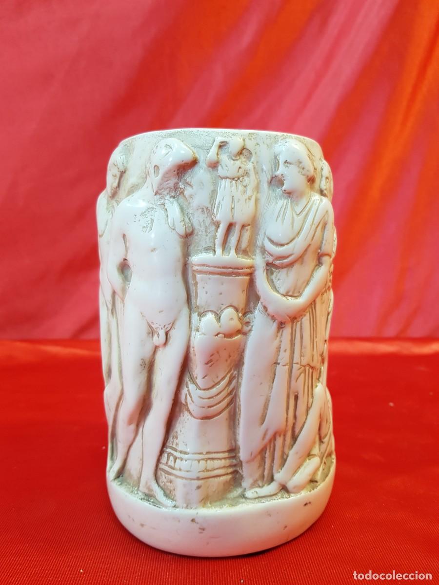 Antig&uuml;edades: CUENCO RESINA EN RELIEVE - Foto 1