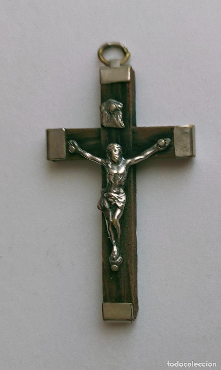 Antig&uuml;edades: Antiguo crucifijo de madera y plata - Foto 1